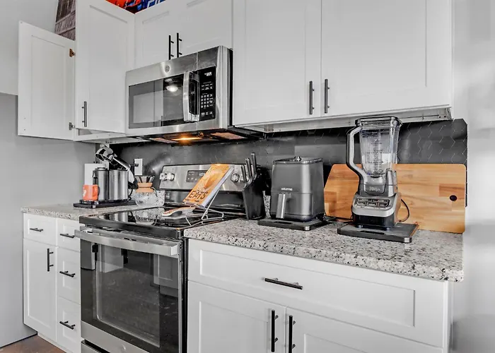 New Studio Sleeps 4 - 7 Mins To Dwtn